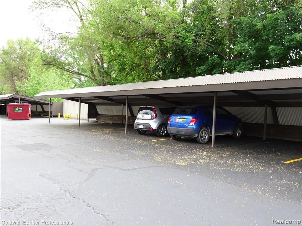 5263 Highland Road, Unit 209 Waterford, MI 48327 - Photo 22 of 23 DSC02606.JPG