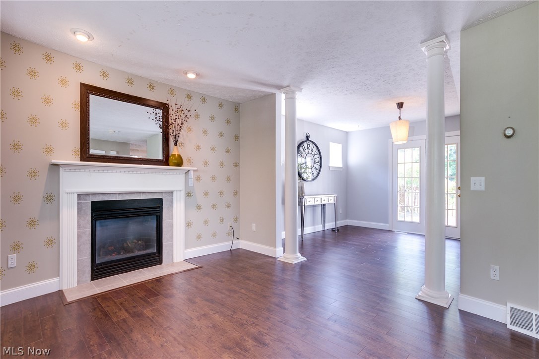 1576 Maple Road Cleveland Heights, OH 44121 - Photo 4 of 33