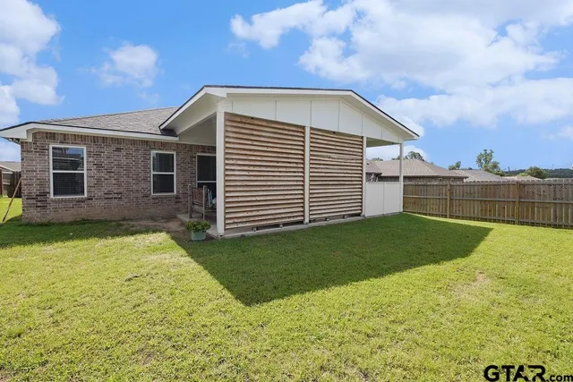 $2,500 | 17127 Meadowview Lane, Lindale, TX 75771