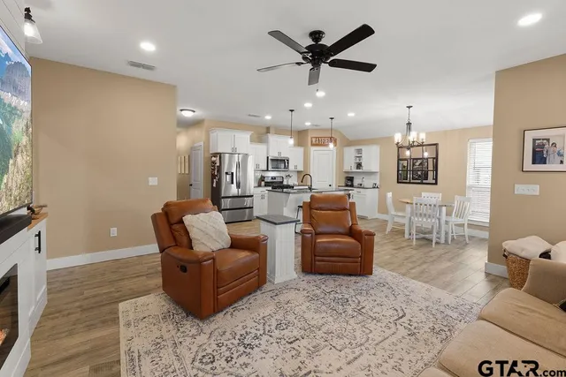 $2,500 | 17127 Meadowview Lane, Lindale, TX 75771