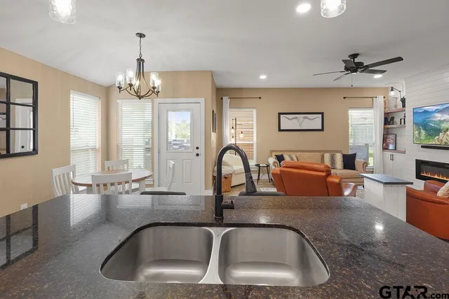 $2,500 | 17127 Meadowview Lane, Lindale, TX 75771