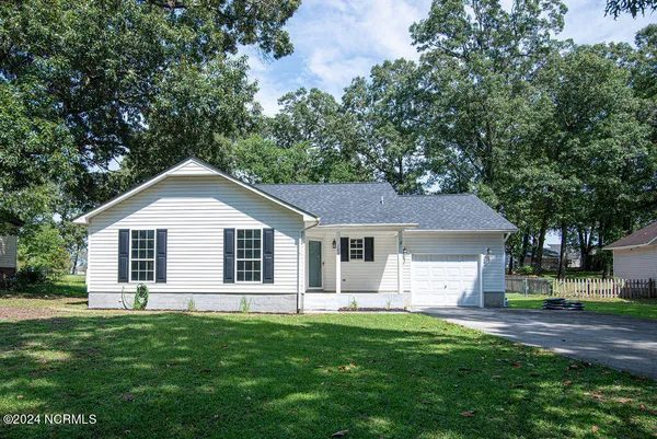 $1,650 | 103 Carriage Hills Court, Richlands, NC 28574