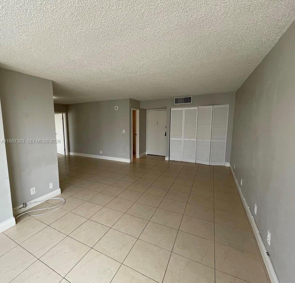 16909 North Bay Road, Unit 807 Sunny Isles Beach, FL 33160 - Photo 4 of 15 a view of empty room