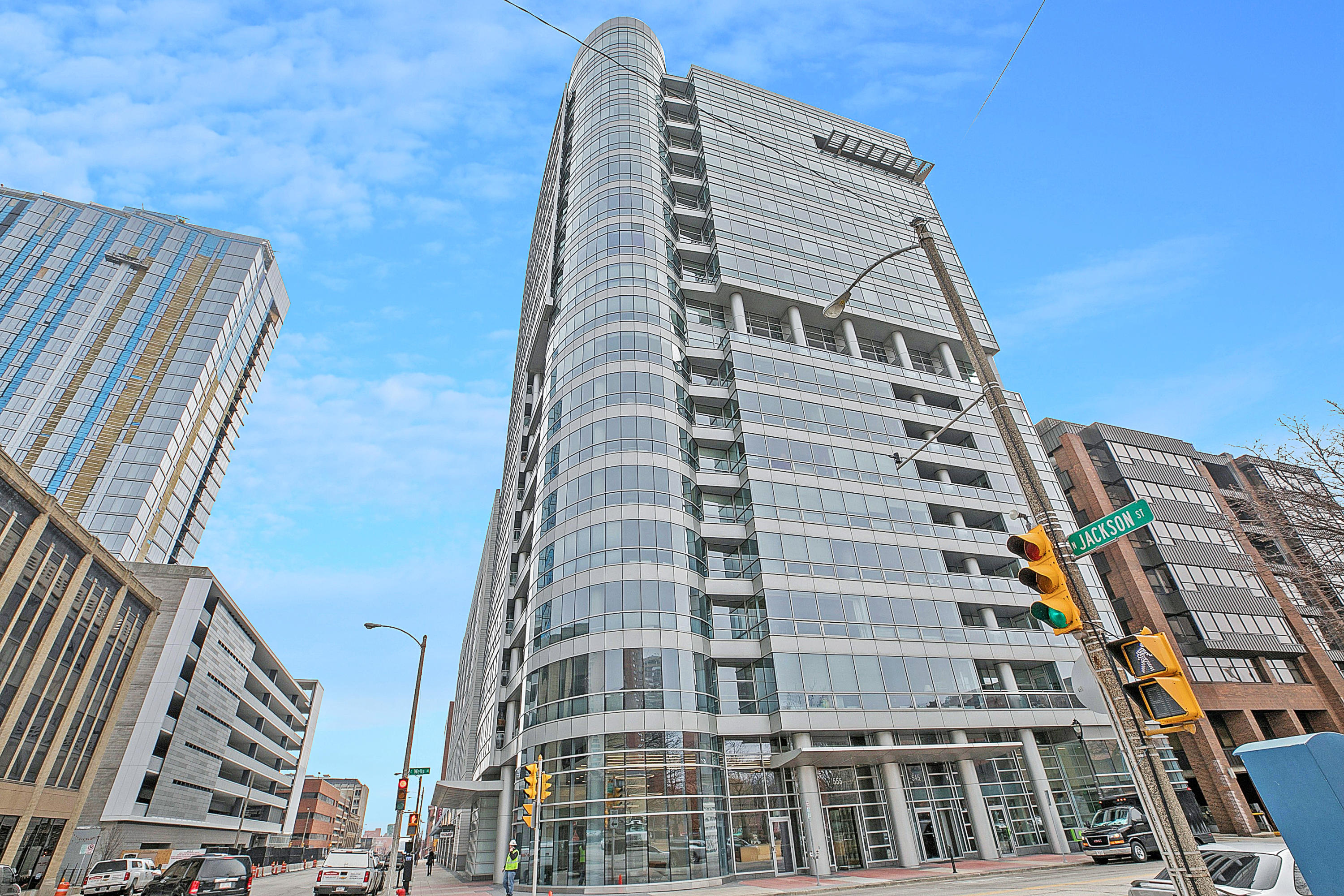 545 East Wells Street, Unit 600 Milwaukee, WI 53202 - Photo 1 of 1 10) Front View (1)