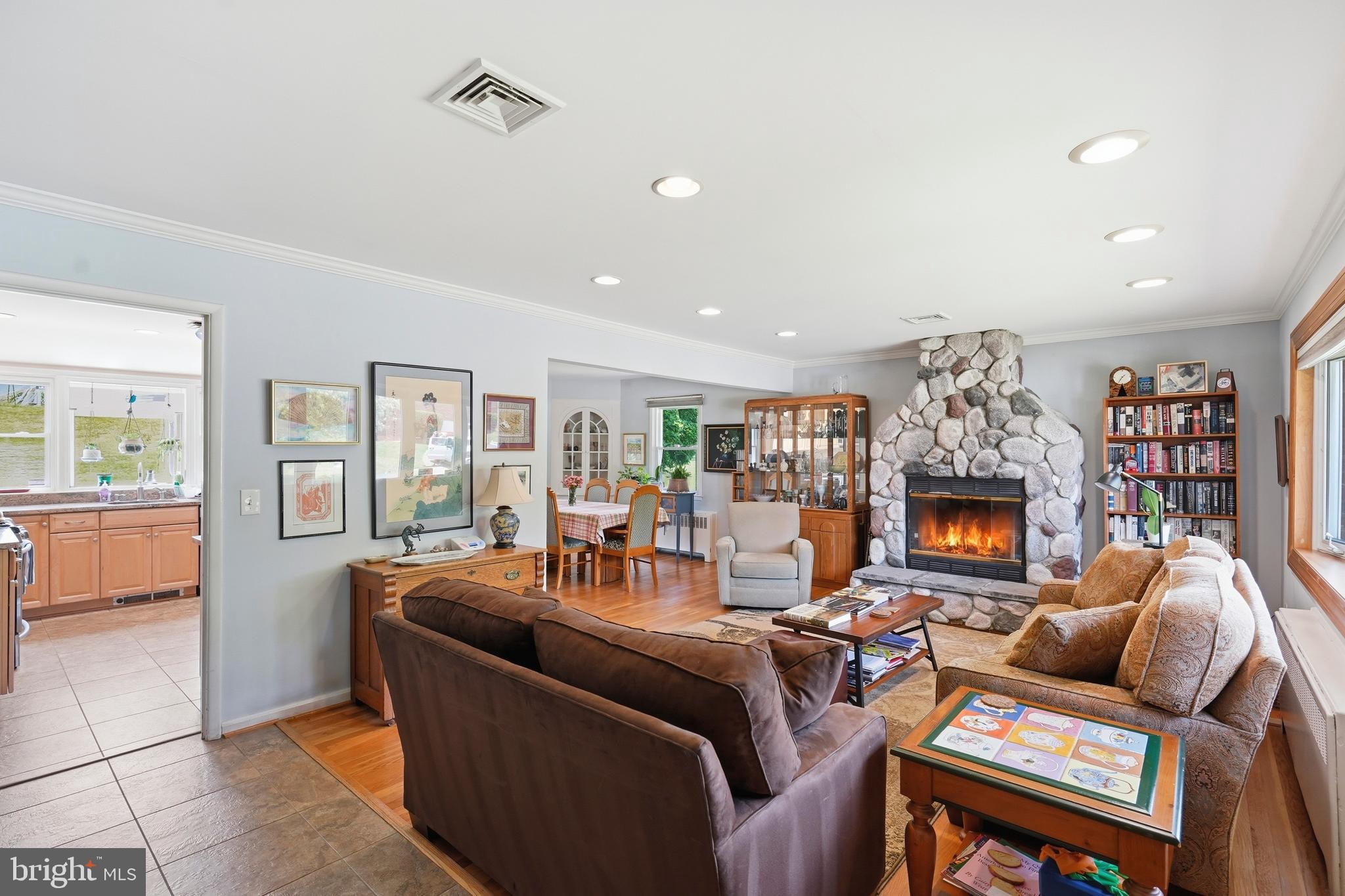 2303 Farringdon Road Baltimore, MD 21209 - Photo 3 of 36 Perfect Entertainment Space For Family and Friends