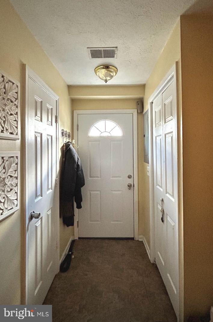 17520 Hoskinson Road Poolesville, MD 20837 - Photo 2 of 13 a view of a hallway with entryway door
