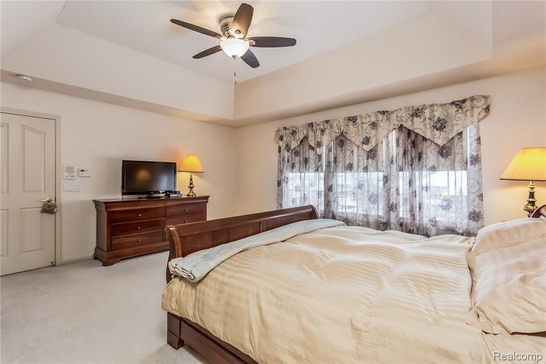 1144 Miners Run Rochester, MI 48306 - Photo 24 of 49 035-Master_Bedroom-2234886-medium.jpg