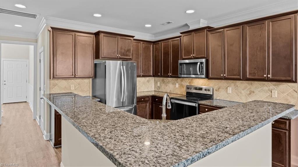 4323 Holstein Drive High Point, NC 27265 - Photo 5 of 24 Kitchen bar area