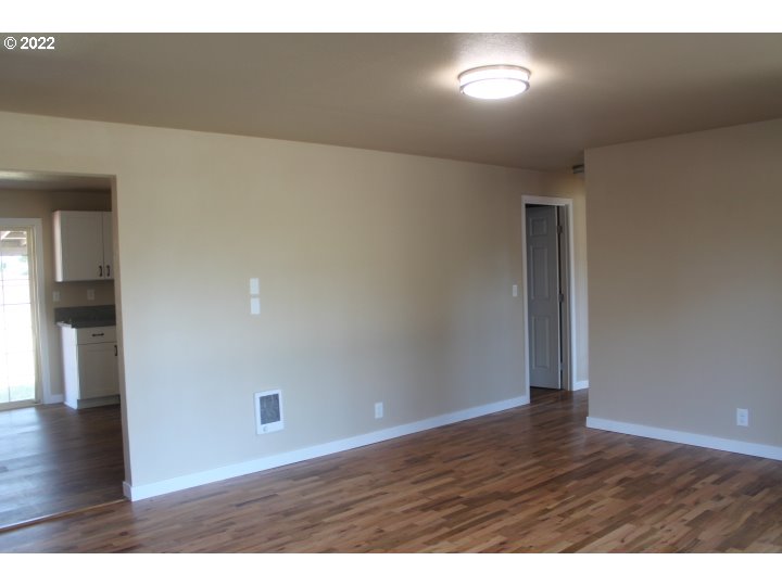 1275 6th Street Springfield, OR 97477 - Photo 11 of 28