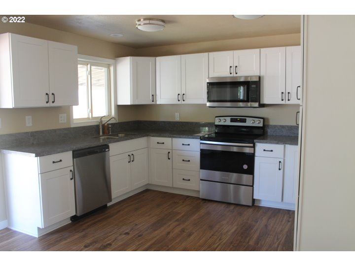 1275 6th Street Springfield, OR 97477 - Photo 16 of 28