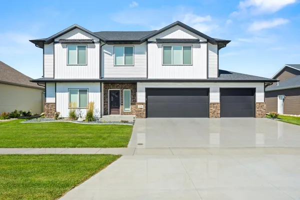 $759,000 | 2240 14th Street West, West Fargo, ND 58078