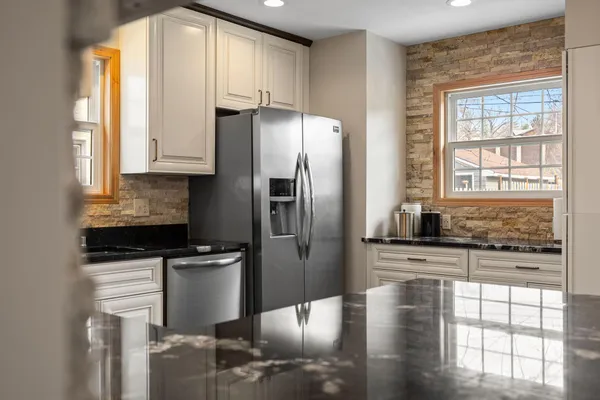 $585,000 | 1555 East River Terrace, Minneapolis, MN 55414
