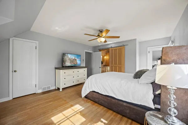 $585,000 | 1555 East River Terrace, Minneapolis, MN 55414