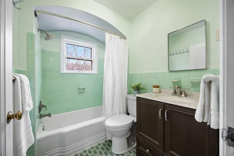 $585,000 | 1555 East River Terrace, Minneapolis, MN 55414