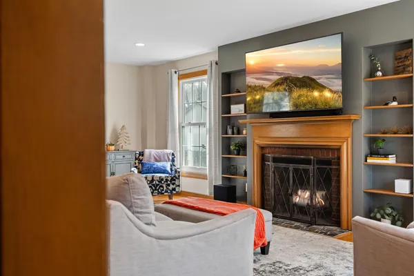 $585,000 | 1555 East River Terrace, Minneapolis, MN 55414