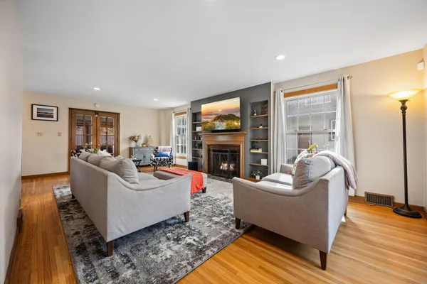 $585,000 | 1555 East River Terrace, Minneapolis, MN 55414
