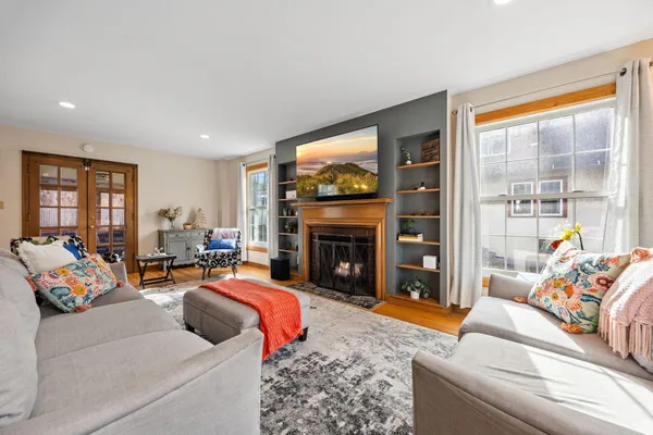 $585,000 | 1555 East River Terrace, Minneapolis, MN 55414