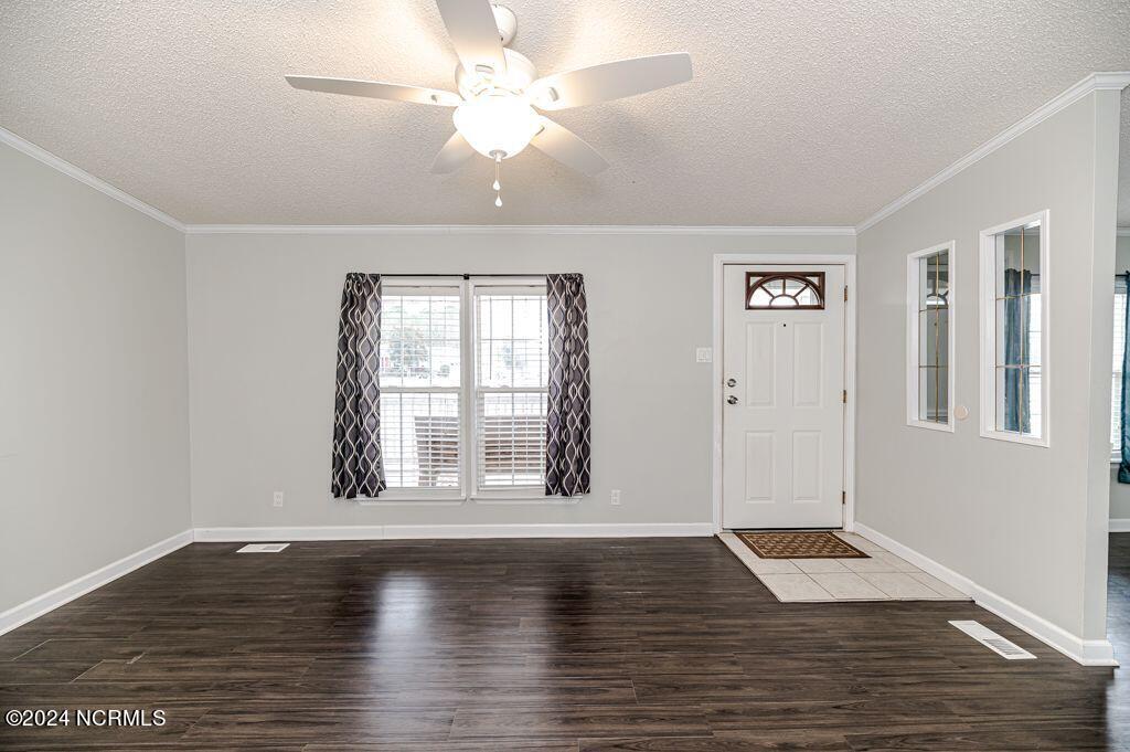 184 Wright Road Vass, NC 28394 - Photo 7 of 49 184 living2