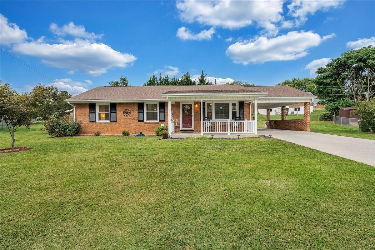 523 Decatur Drive Salem, VA 24153 - Photo 1 of 31 01-D R E A M-2569