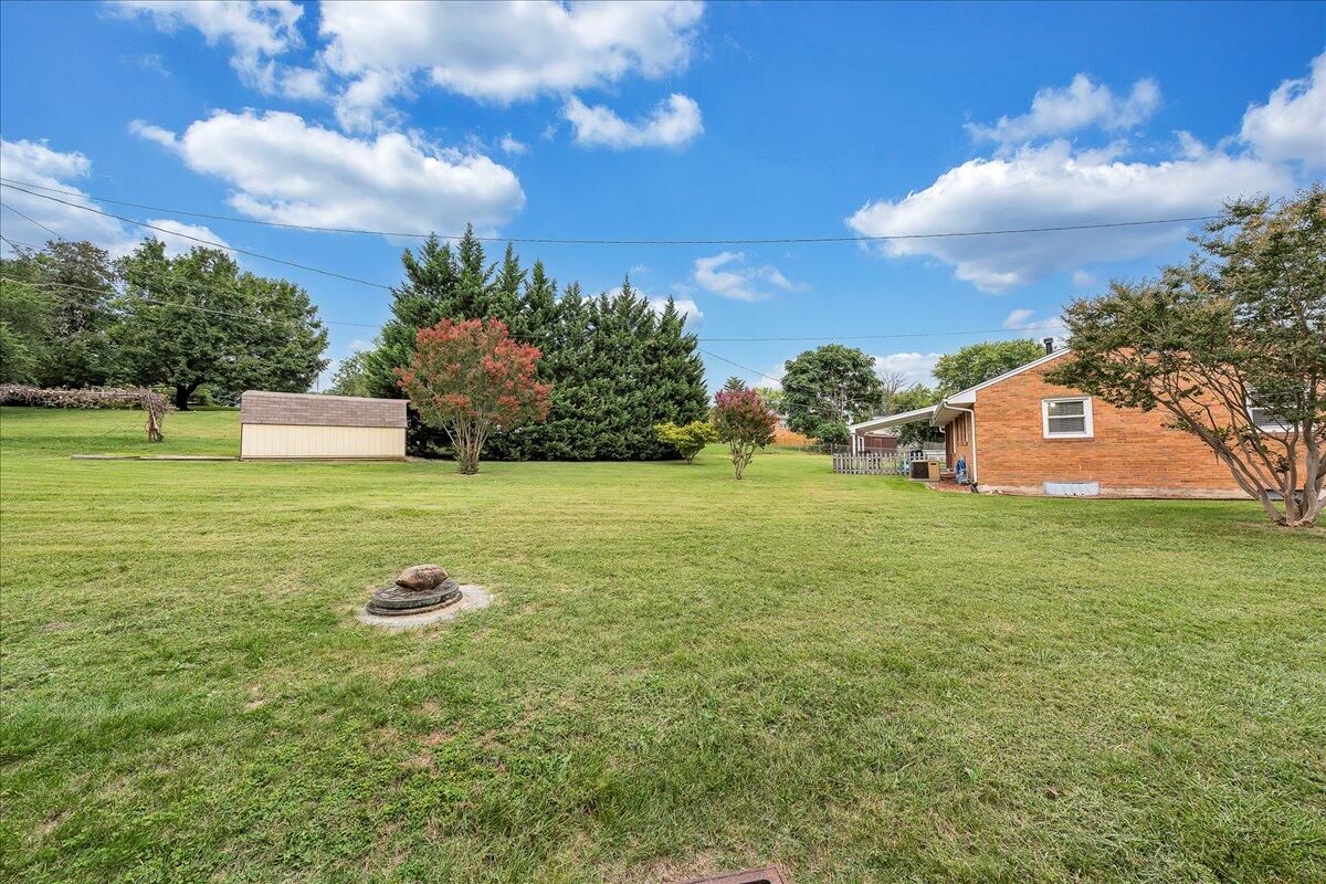 523 Decatur Drive Salem, VA 24153 - Photo 4 of 31 05-D R E A M-2562