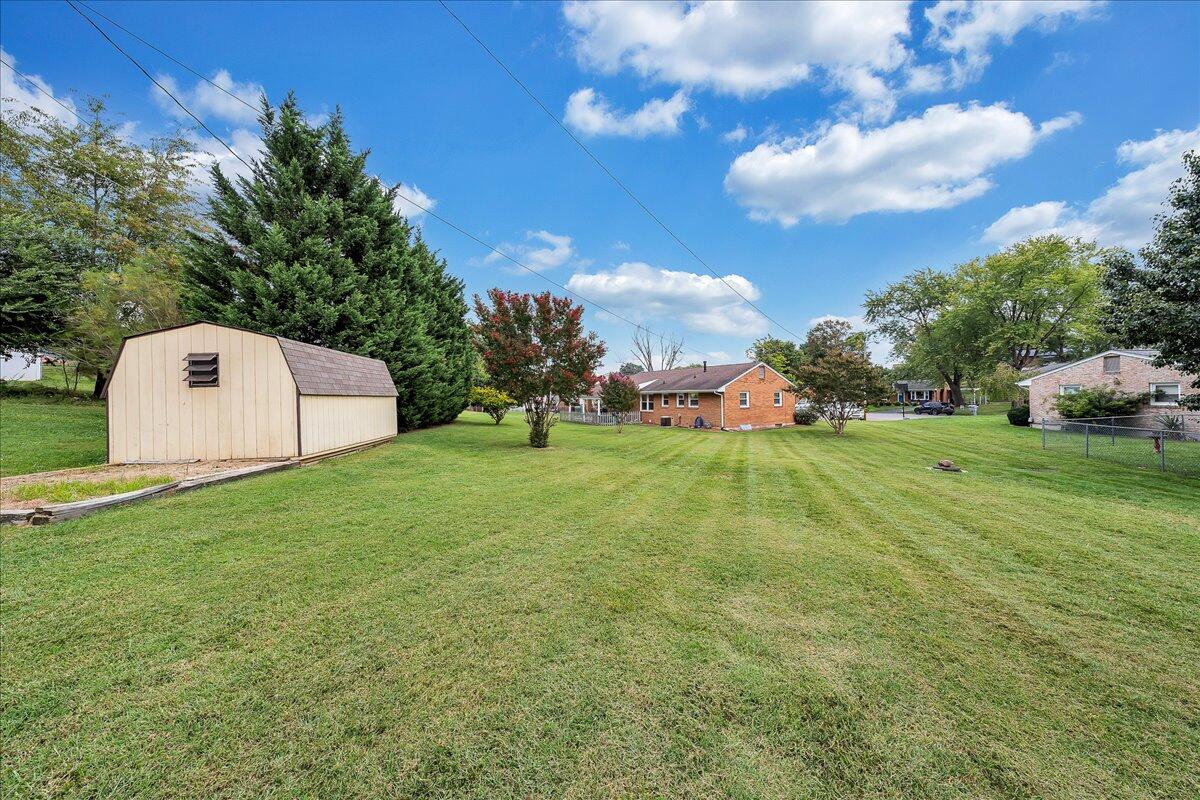 523 Decatur Drive Salem, VA 24153 - Photo 5 of 31 06-D R E A M-2563
