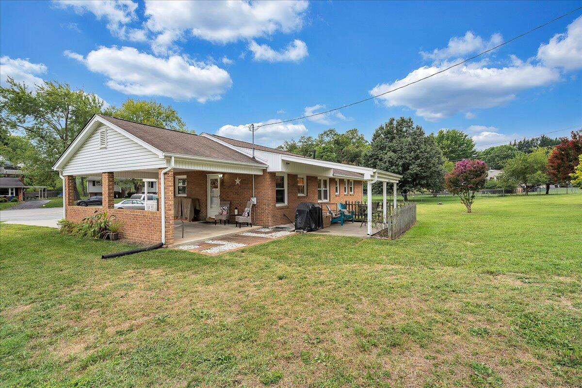 523 Decatur Drive Salem, VA 24153 - Photo 8 of 31 09-D R E A M-2566