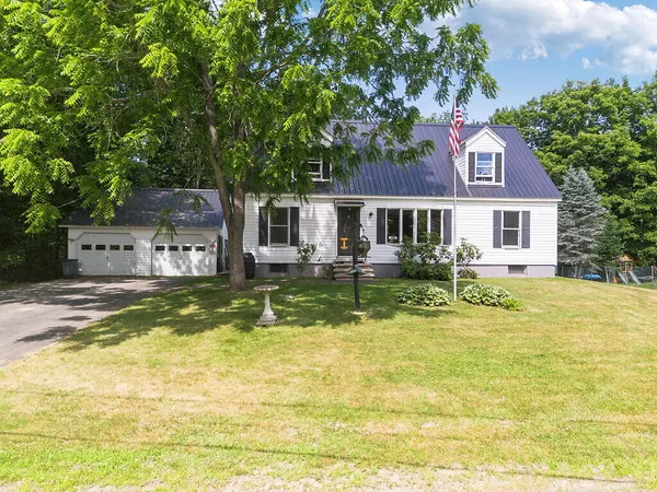 $319,000 | 10 Fuller Street, Richmond, ME 04357