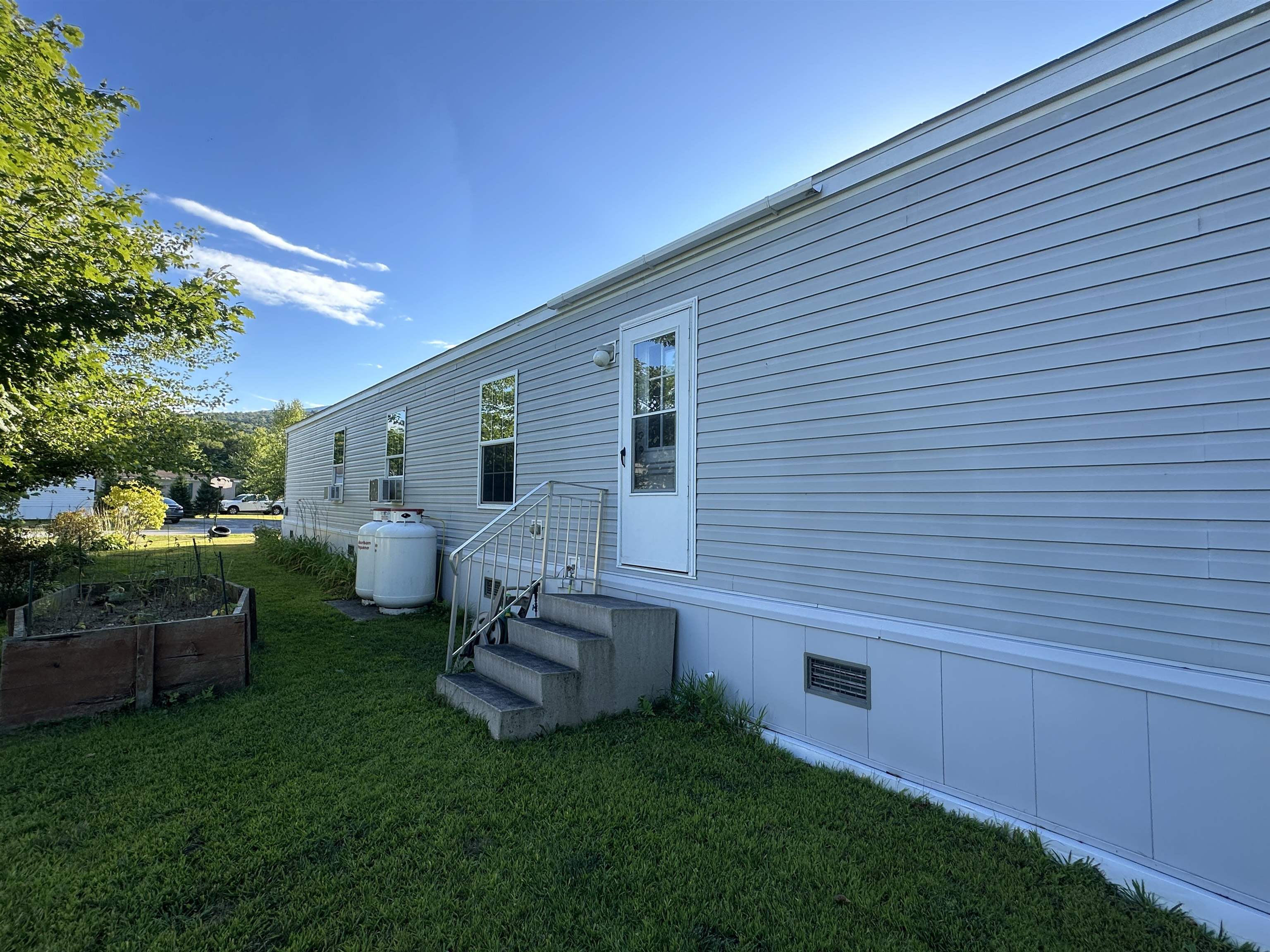 376 West Highland Drive Johnson, VT 05656 - Photo 4 of 19