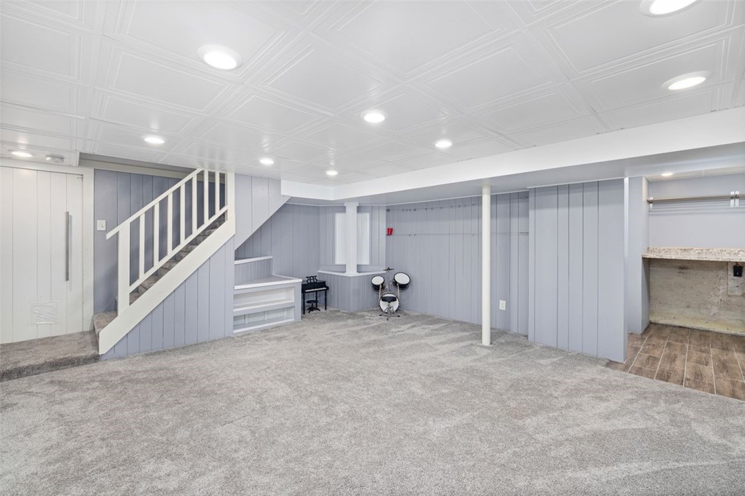 134 Edgemere Road Pawtucket, RI 02861 - Photo 13 of 23 Family room or office etc!!!