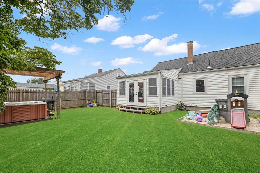 134 Edgemere Road Pawtucket, RI 02861 - Photo 17 of 23 Gallery Image 17
