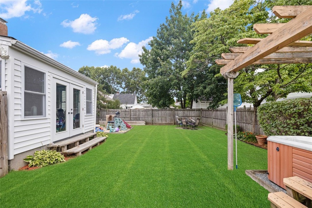 134 Edgemere Road Pawtucket, RI 02861 - Photo 18 of 23 Gallery Image 18