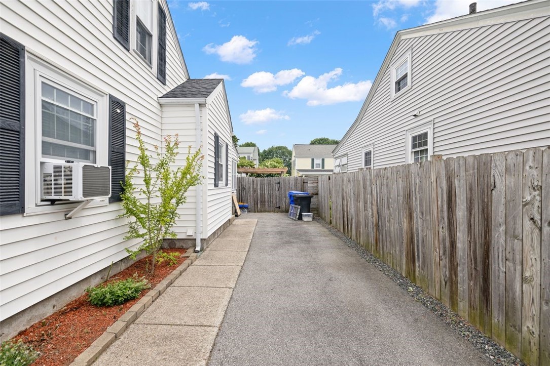 134 Edgemere Road Pawtucket, RI 02861 - Photo 19 of 23 Gallery Image 19