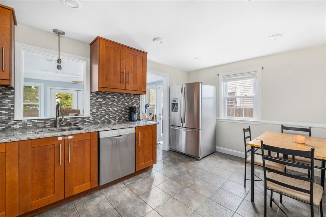 134 Edgemere Road Pawtucket, RI 02861 - Photo 2 of 23 Gallery Image 2