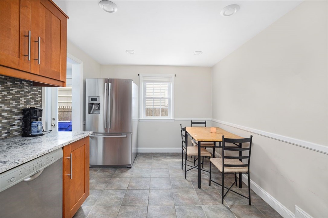 134 Edgemere Road Pawtucket, RI 02861 - Photo 4 of 23 Gallery Image 4