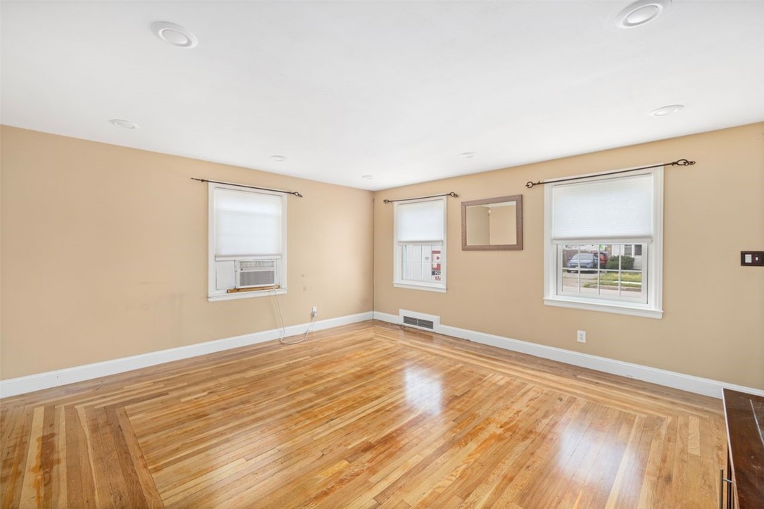 134 Edgemere Road Pawtucket, RI 02861 - Photo 7 of 23 Gallery Image 7