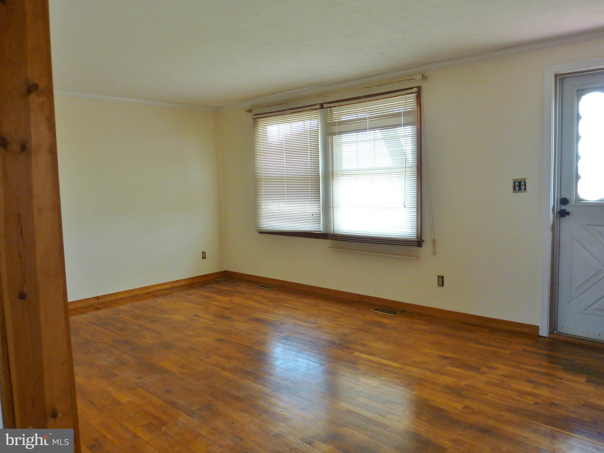 2122 Apple Pie Ridge Road Winchester, VA 22603 - Photo 5 of 30 Living Room