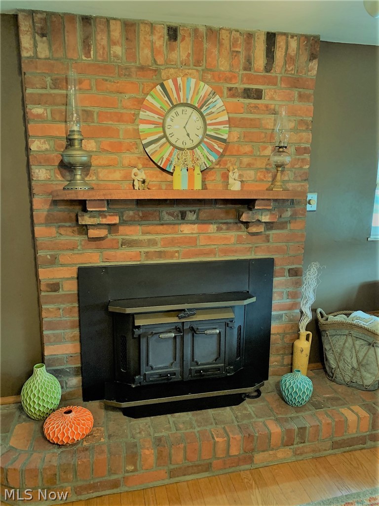 105 Robson Road Marietta, OH 45750 - Photo 21 of 35 Living Room Fireplace