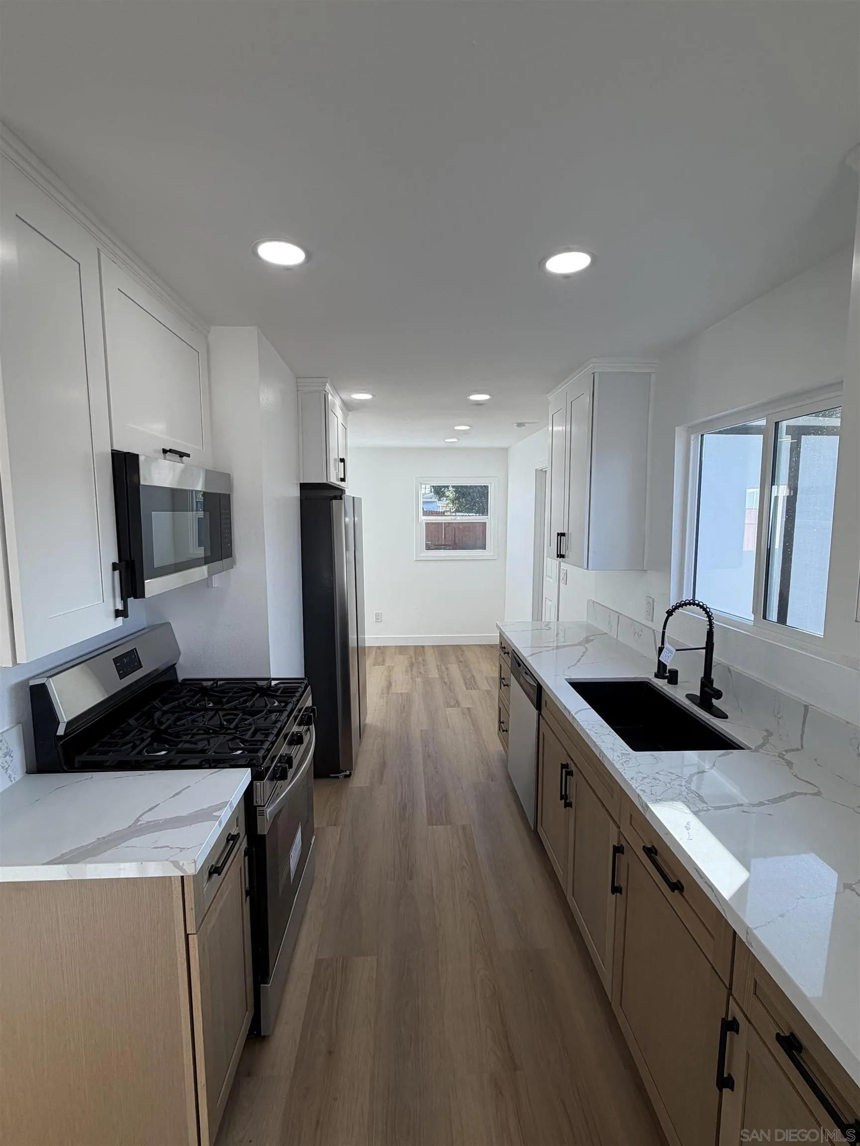 698 J Street Chula Vista, CA 91910 - Photo 4 of 20