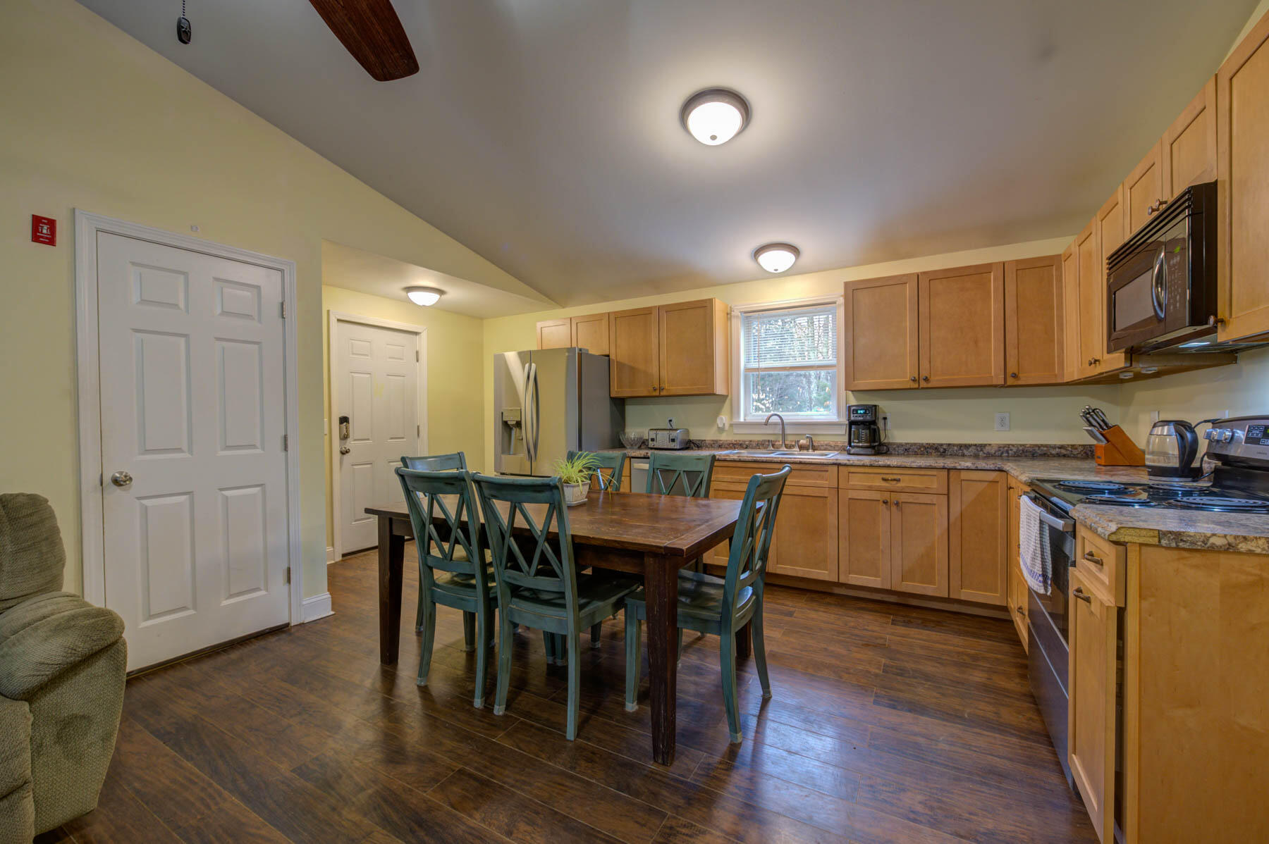 93 Railroad Avenue Springvale, ME 04083 - Photo 4 of 14 pic-5