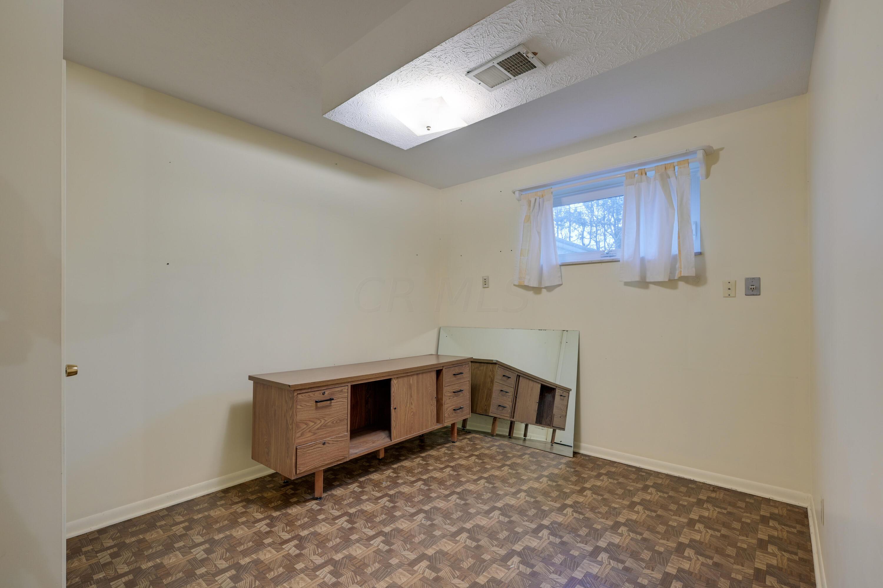 5516 Driftwood Road Columbus, OH 43229 - Photo 24 of 35 Bedroom #4 / DEN / OFFICE