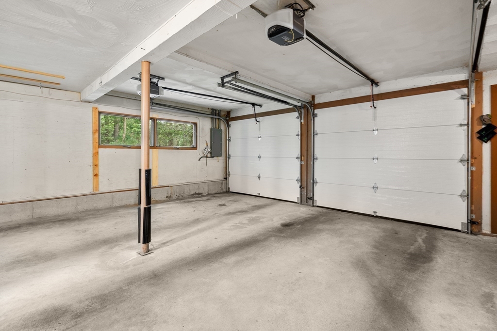 43 Willowdale Road Topsfield, MA 01983 - Photo 25 of 34 a view of a garage