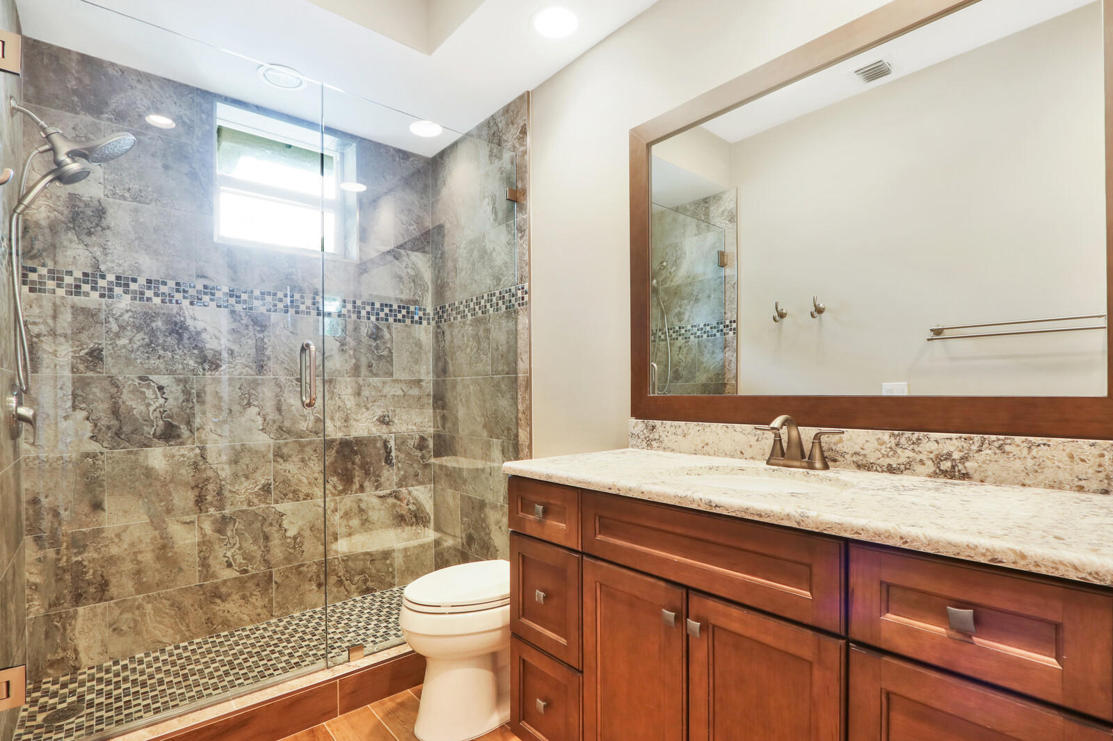 106 Toteka Circle Jupiter, FL 33458 - Photo 14 of 20 Guest Bathroom