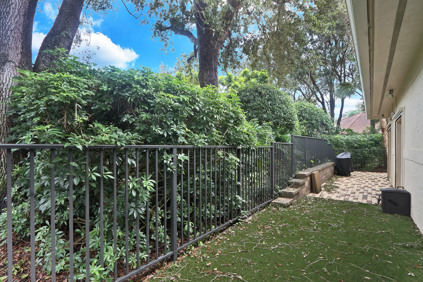 106 Toteka Circle Jupiter, FL 33458 - Photo 20 of 20 Side yard