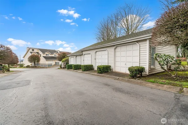 $493,000 | 18604 48th Place South, SeaTac, WA 98188