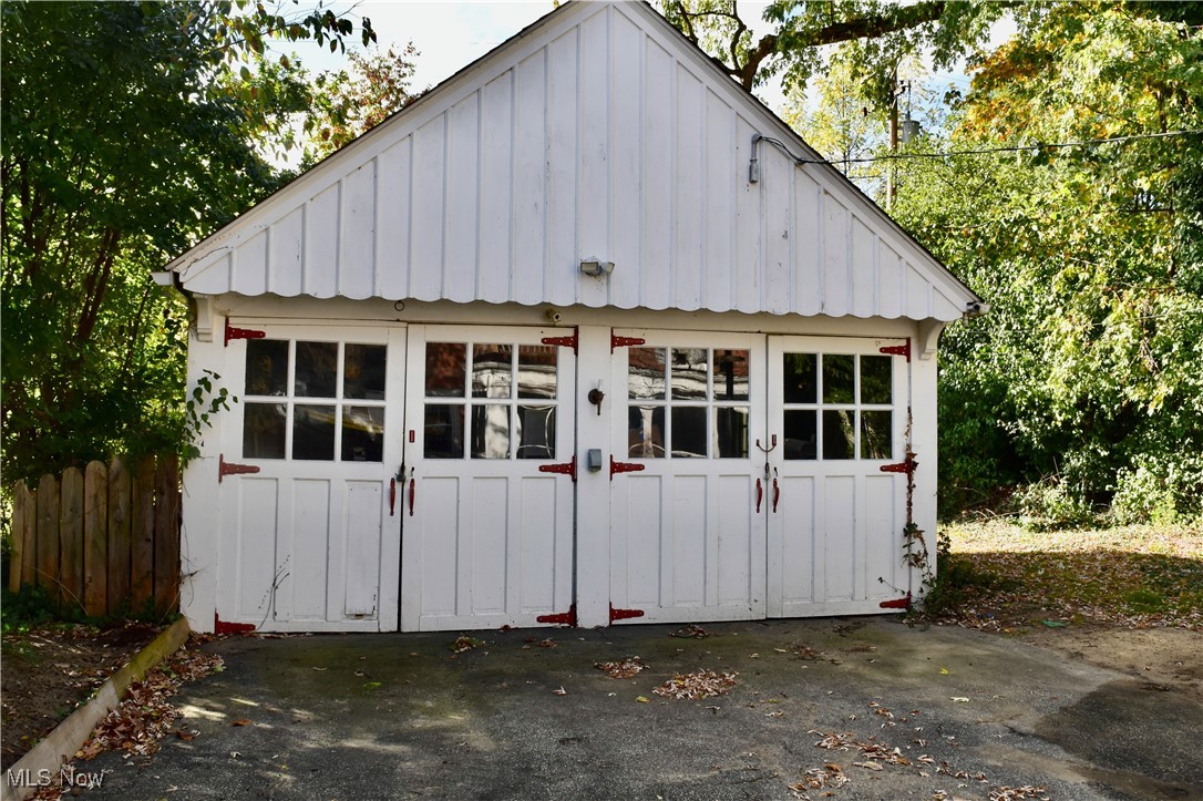 16252 Oakhill Road Cleveland, OH 44112 - Photo 20 of 28 Gallery Image 20