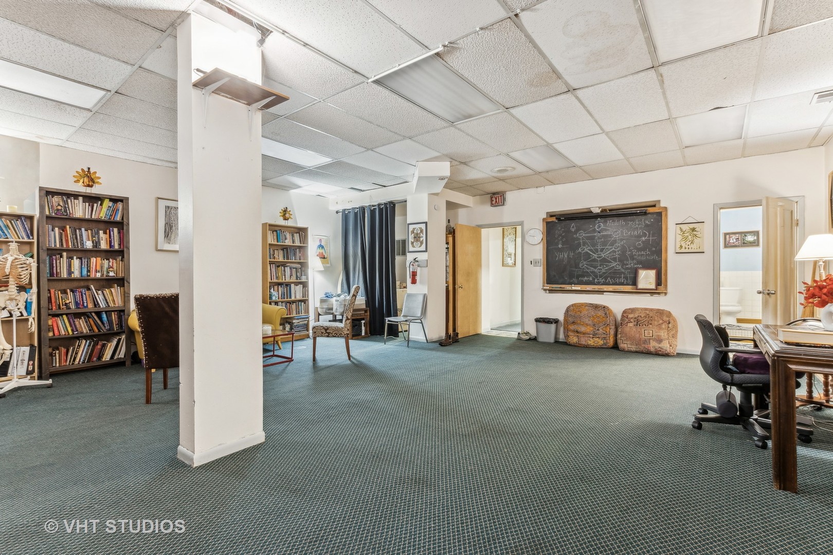 1622 West Devon Avenue Chicago, IL 60626 - Photo 15 of 36 a view of a livingroom with furniture and a window