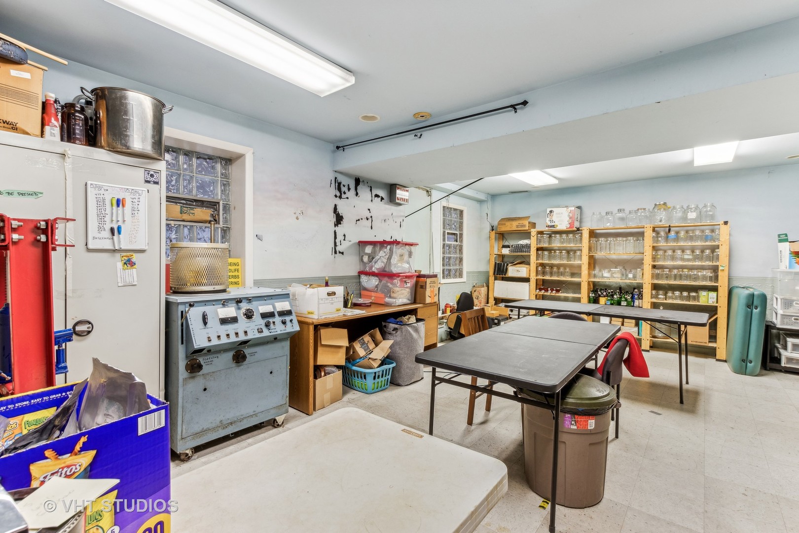 1622 West Devon Avenue Chicago, IL 60626 - Photo 9 of 36 a workspace with furniture and window