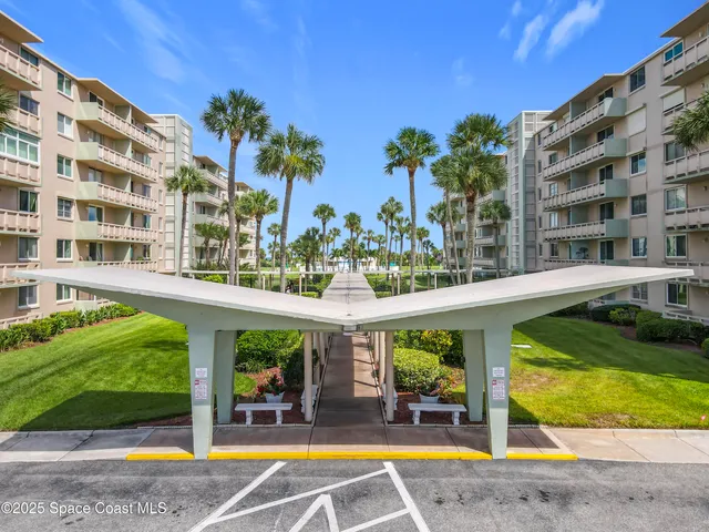 $2,500 | 2020 North Atlantic Avenue, Unit 517N, Cocoa Beach, FL 32931