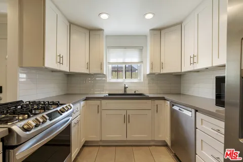 $1,049,000 | 1837 11th Street, Unit 3, Santa Monica, CA 90404