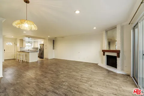 $1,049,000 | 1837 11th Street, Unit 3, Santa Monica, CA 90404
